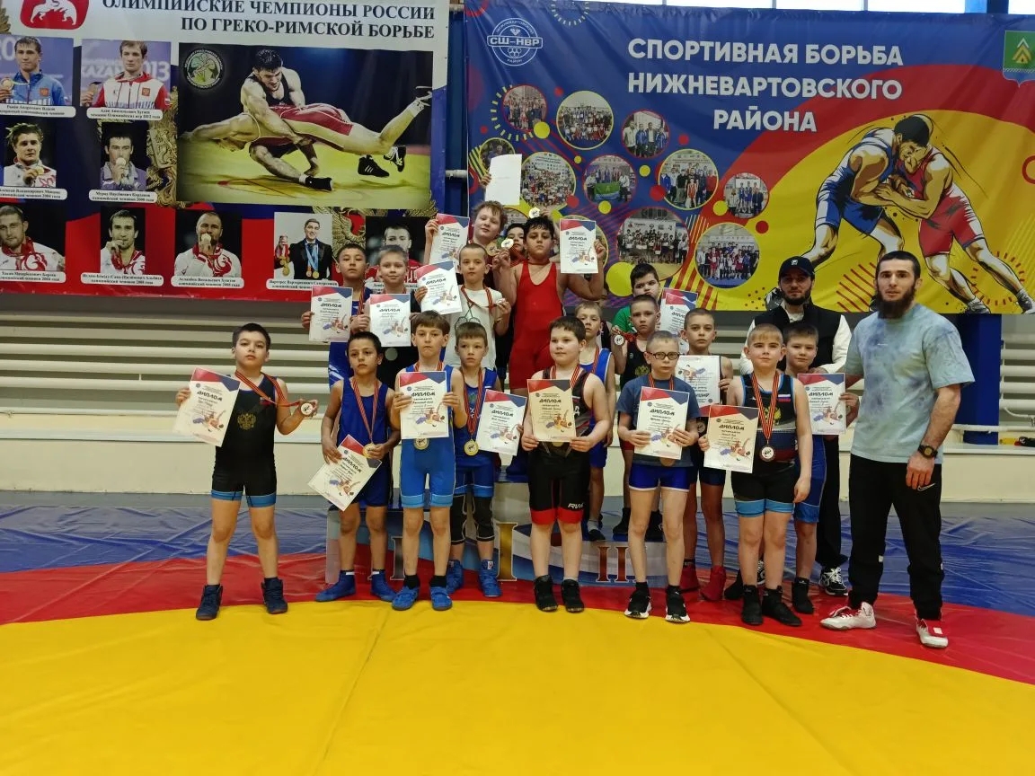 Соревнования среди спортсменов спортивной школы по греко-римской борьбе